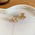 Detailed view of gold leaf earrings with white pearls on a heart-shaped tray - Gold (S925 Silver Pin)