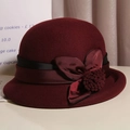 Chapeau cloche vintage en laine bordeaux avec fleur en soie et ruban d'élégance - M (56-58cm) / Bordeaux