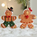Χριστουγεννιάτικα ανθρωπάκια gingerbread από ρητίνη κρεμασμένα σε κλαδί πεύκου - Στυλ C+D