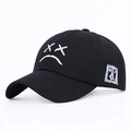 Schwarze Baumwoll-Baseballkappe mit weißem Stick-Sad-Face und seitlichem Grafikdetail - Einheitsgröße / Schwarz