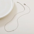 Collier chaîne serpent en acier inoxydable argenté avec fermoir mousqueton sur plateau blanc - Acier Double Ouverture Chaîne Cruciforme 40+5cm