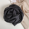 Elegante sciarpa nera a pieghe con texture in seta metallizzata, drappeggiata a rosa - 200*80cm / Nero