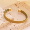 Gouden gevlochten mesh-armband van roestvrij staal op een marmeren ondergrond - Gevlochten Textuur (115-1) / Goud