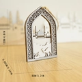 Dettaglio del ciondolo in legno per Ramadan con incisione moschea e altezza 12cm - Stile Architettura Islamica (KZ-24013) / 8x0,85x12cm
