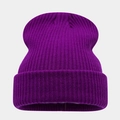 Gros plan détaillé du bonnet en maille côtelée violette montrant la texture douce - 222# Violet Foncé