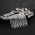 Dettaglio del pettine per capelli da sposa in argento con foglie e strass scintillanti - Stile 6