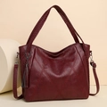 Bolso tote burdeos de cuero PU con textura de rombos, borla y asa trenzada - Rojo