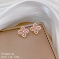 Detail of pink zircon flower earrings with dimensions 1.6x1.6cm on a silk background - Earrings (D144) / Pink