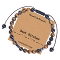 Détail du bracelet perles code Morse avec carte Best Bitches et cordon ajustable - Meilleures Amies