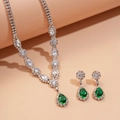 Detail shot of luxury emerald green teardrop jewelry set with necklace and earrings - Green (2-Piece Set)