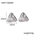 Detail of silver triangular earrings with texture, 2.0cm size and 4.8g weight - Triangle Textured Style (HE47136AW0) / Silver
