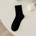 Minimalistische schwarze Baumwoll-Wadenstrümpfe mit feiner Textur in modernem Stil - Einheitsgröße / Mitternachtsschwarz