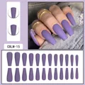 Dettaglio delle unghie lunghe a bara viola opaco CBLM-15 con set completo da 24 pezzi - Viola (CBLM-15)