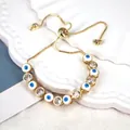 Verstellbares goldenes Evil-Eye-Armband mit weißen Emaille-Perlen und Zirkonsteinen - Weiß