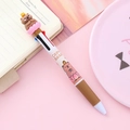 Penna a sfera 4 colori Capybara rosa con topper 3D e impugnatura morbida - Capibara Seduto Su Loto