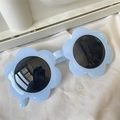 Polygonal cat-eye sunglasses with blue flower-shaped frame and dark round lenses - Flower Petal Shape Light Blue Grey