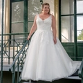 Elegantes Brautkleid in Übergröße mit V-Ausschnitt, Spitze und A-Linien-Tüllrock - US Größe 2 (S) / Elfenbein