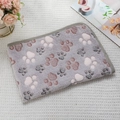 Détail d'une couverture en flanelle pour animaux avec empreintes sur tissu violet - S (60*40CM) / Gris Clair Empreinte de Patte