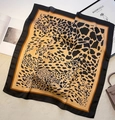 Carré de soie classique imprimé léopard 70x70cm pour femme avec bordure noire - Léopard Noir & Or