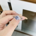5 carat moissanite 925 silver ring with twist arm and six-prong setting on hand - US 5 / Twist Solitaire 2ct-Silver
