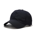 Dettaglio dei fori di ventilazione laser su cappellino sportivo blu scuro traspirante - Taglia unica / Nero