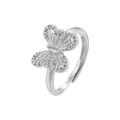 Vue détaillée d'une bague papillon argentée sertie de cristaux clairs et d'un anneau ouvert - VJ639 Design de Papillon / Or blanc
