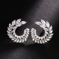 Orecchini a lobo a foglia argento con zirconi a taglio marquise e elegante design a vite - Oro Bianco