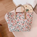 Borsa tote in tela a fiori rosa con manici in ecopelle marrone e borchie - Fiore Rosa