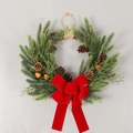 Ghirlanda di Natale con aghi di pino, pigne, bacche e decorazione con fiocco di velluto rosso - Ghirlanda di aghi di pino LED da 45 cm con pigne e fiocco
