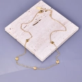 Dettaglio della collana in acciaio inossidabile placcata oro 18K con fiori - Oro 18K-Fiore