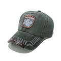 Dettaglio del cappellino vintage con patch NY e bordo della visiera in ecopelle - M (56-58cm) / Verde Militare
