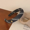 Cerchietto a righe blu navy con ciondolo a cuore dorato ed etichetta fatta a mano - Righe Nere
