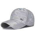 Verstellbare hellgraue Camouflage-Netzkappe mit Metallemblem für Outdoor-Sport - Verstellbar / Hellgrau