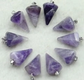 Vue détaillée de dix pendentifs en cristal d'améthyste facetté pour bijoux DIY - Pendentif Seul (Sans Chaîne) (Améthyste) / Améthyste