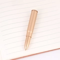 Penna a sfera creativa a forma di proiettile con finitura metallica dorata su taccuino - Stile Proiettile (Penna a Sfera Proiettile)