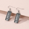 Orecchini rettangolari con motivo a onde bianco e nero e ganci in metallo argento - Motivo a Onde Bianco e Nero (FXEH-27-4)