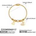 Detailansicht eines goldenen Edelstahl-Kabelarmbands mit Herzanhängern und Maßen - Gold (Z255)