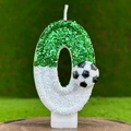 Bougie d'anniversaire foot numéro 0 avec paillettes vertes et décor de football - Chiffre 0