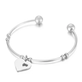 Elegante zilveren hart hanger open armband met gladde metalen ballen op wit beeld - Staal Kleur (KB152712-Z)
