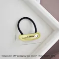 Detailansicht des großen U-förmigen goldenen Metall-Haarrings mit Maßen 5,5cm x 1,5cm - Gold Glänzend Einzelring