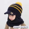 Ensemble bonnet et tour de cou en tricot bleu marine pour enfant avec pompons jaunes - 2-6 Ans (48-52cm) / Bleu marine