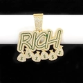 Colgante RICH dorado con bolsas de dinero y signo de dólar sobre soporte de lujo - Colgante Color Oro / Dorado