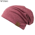 Weiche staubrosa Baumwoll-Strickmütze für Damen und Herren mit Vintage-Lederpatch - M (56-58cm) / Burgunderrot
