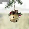 Campana di Natale in metallo dorato con pigne, bacche rosse e stelle intagliate - Campana Singola Oro