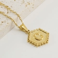 Gouden zeshoekige roestvrijstalen ketting met reliëf letter C-hanger voor dames - Goud C