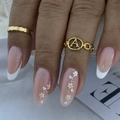 Faux ongles amande courts avec French manucure blanche et motifs fleurs de marguerite - Style Coeur Fleurs Blanches Français (JP3970)