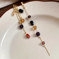 Pendientes largos dorados con cuentas de cristal de colores sobre plato de cerámica blanca - Dorado Negro (Pin de Plata)