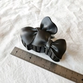Dettaglio molletta per capelli a doppio fiocco nero opaco di 8,5 cm con righello - Nero