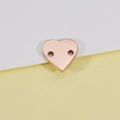 Polierter roségoldener Herzverbinder aus Edelstahl mit zwei seitlichen Löchern für DIY-Schmuck - Roségold