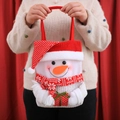 Weihnachts-Geschenktüte mit Schneemann-Motiv, gepunkteter Mütze und Strickschal - Schneemann-Handtasche